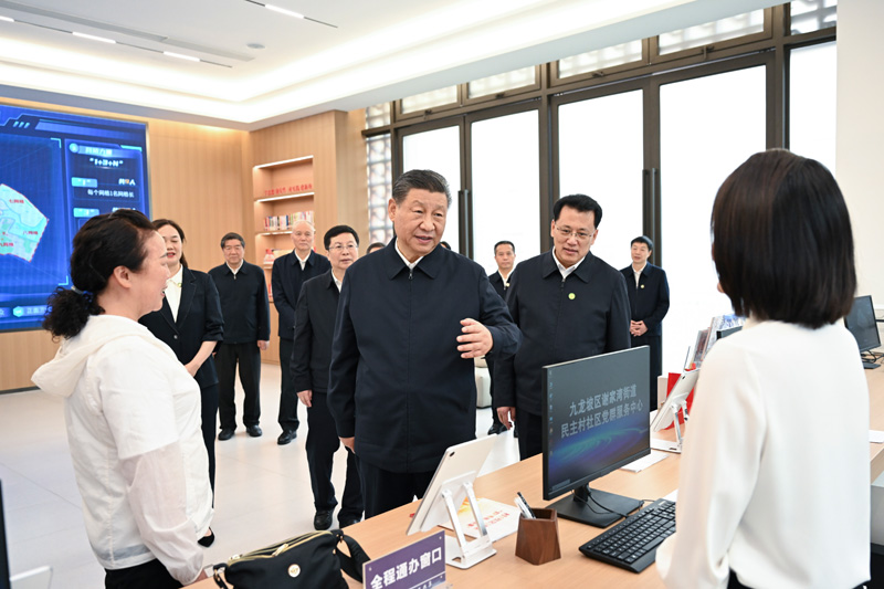 2024年4月22日下午，習近平總書(shū)記在重慶市九龍坡區謝家灣街道民主村社區考察。