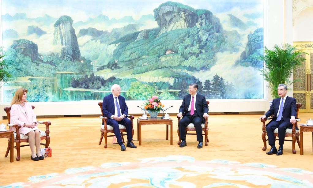 2024年4月8日，國家主席習近平在北京人民大會(huì )堂會(huì )見(jiàn)法國梅里?；饡?huì )主席梅里埃夫婦。新華社記者 黃敬文 攝